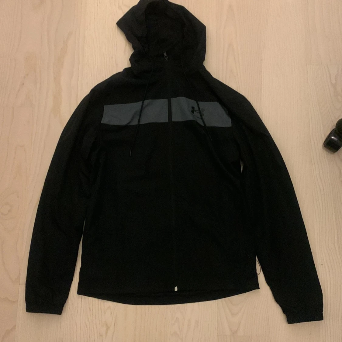 Svart vindjacka från Under Armour - 2