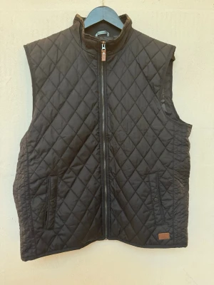 Nimbus dunväst - Nimbus Camden väst i storlek XL men passar också storlek L. I riktigt bra skick.