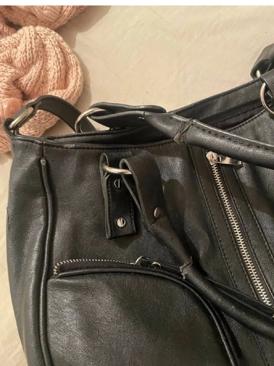 Svart axelväska med dragkedjor - 3