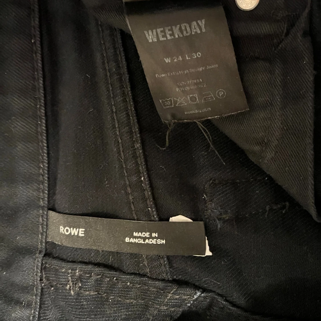 Svarta Weekday Rowe jeans W24 L30 - 2