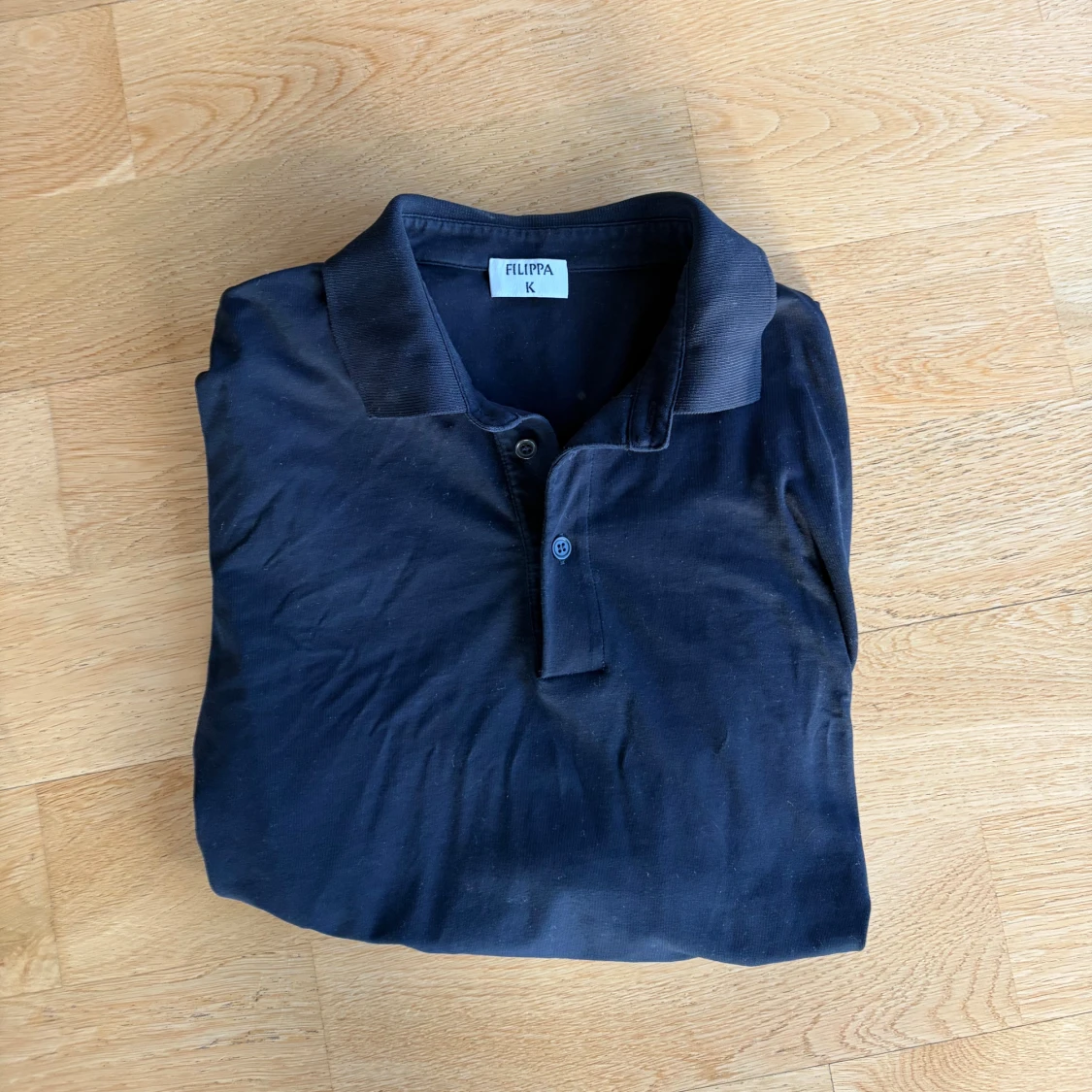 Mörkblå pikétröja från Filippa K - 1