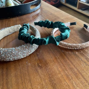 diadem - tre diadem, kan köpas separat! 50kr/st eller alla för 120!