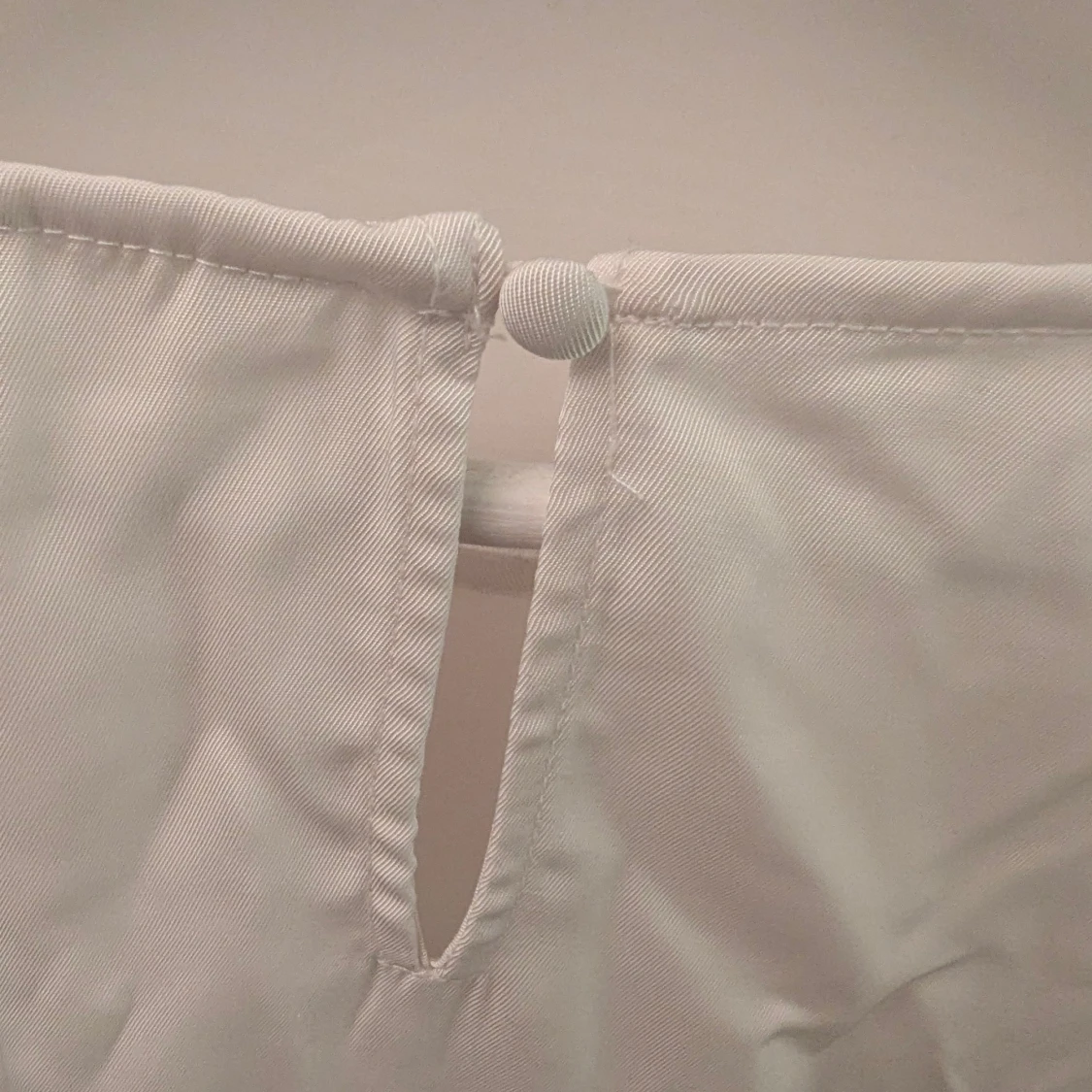 Vit blus med vida ärmar - 4