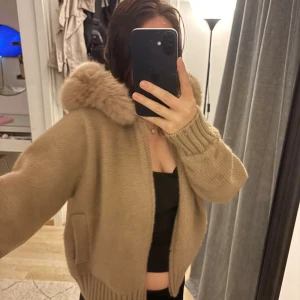 Alessa fur jacket - Fur jacket satin från märket alessa. 