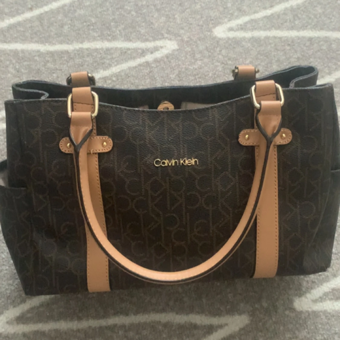 Brun handväska från Calvin Klein