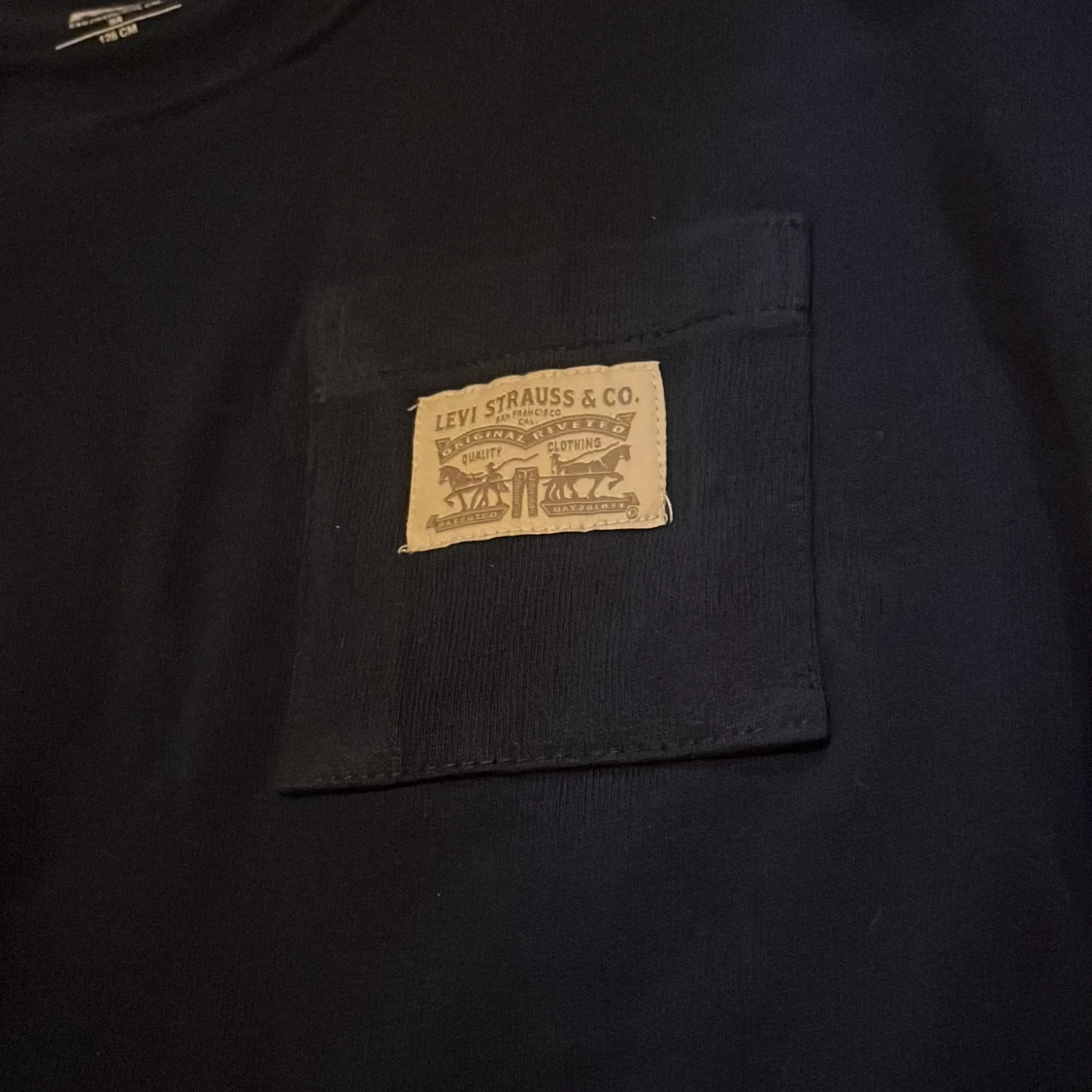 Svart långärmad tröja från Levi's - 1