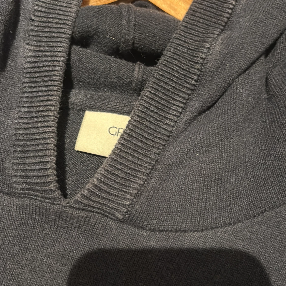 Svart hoodie från Grunt i storlek L - 1