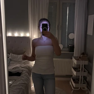 Topp med slit på sidorna - Super söt topp från stradivarius med slit på varje sida💕