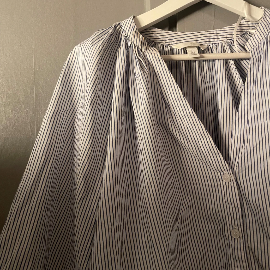 Randig blåvit skjorta från H&M - 2