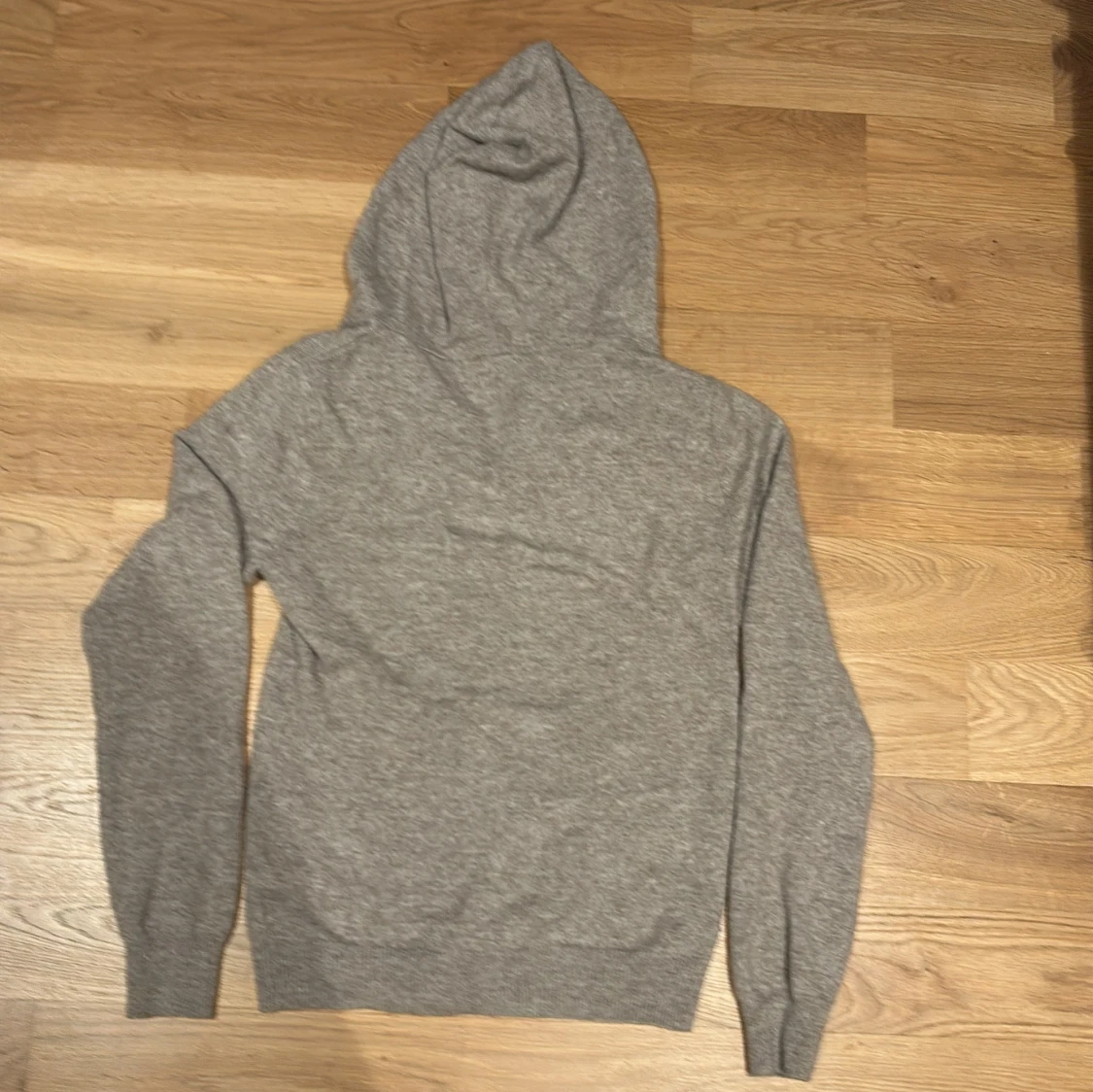 Beige cashmere hoodie från John Henric - 1