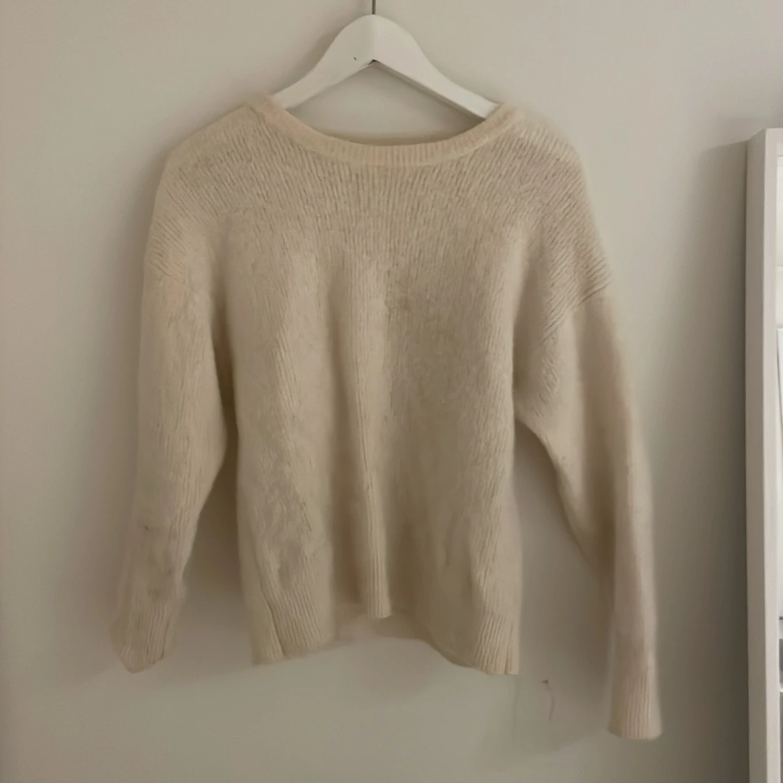 Beige stickad tröja från Wera