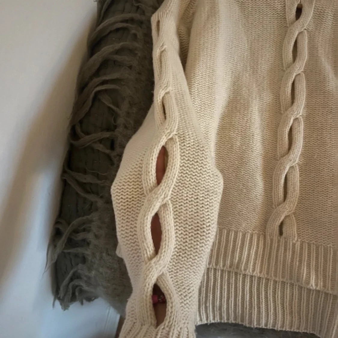 Beige stickad tröja från Filippa K - 1