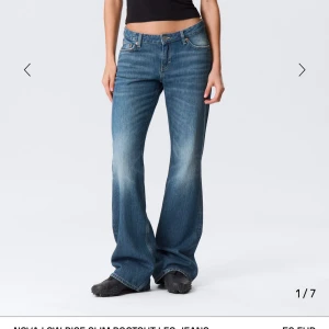 Weekday nova jeans - Weekday nova slim bootcut jeasn, lowwaist! Färgen mine blue 27/34