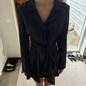  omlottklänning med knyt - Snygg ! 