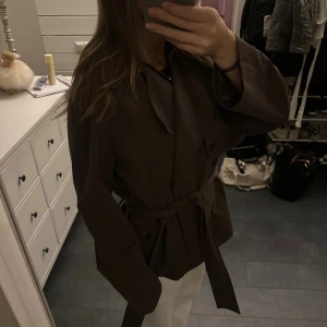 Brun trenchcoat  - Super snygg trench 
