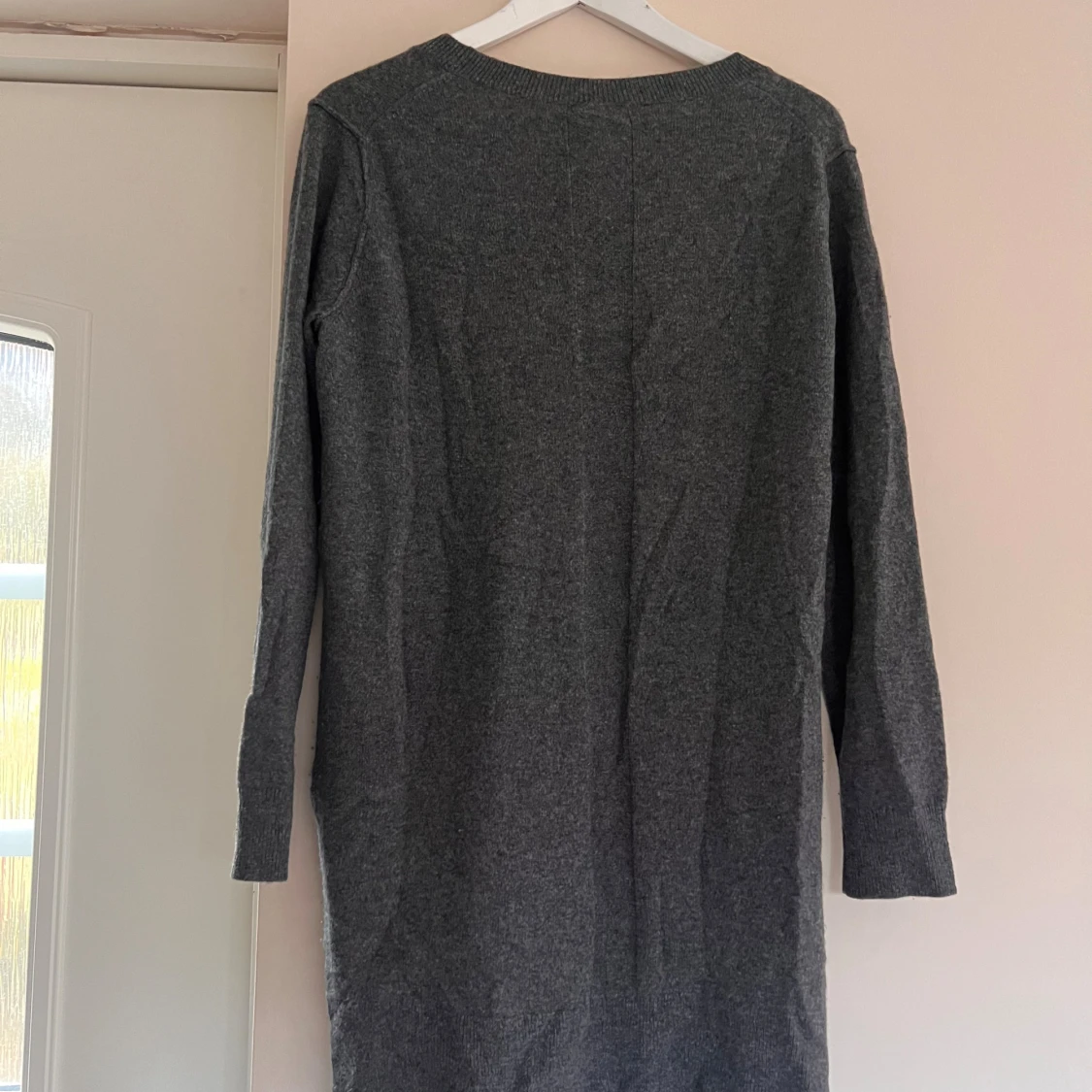 Grå stickad lång tröja Club Monaco - 1