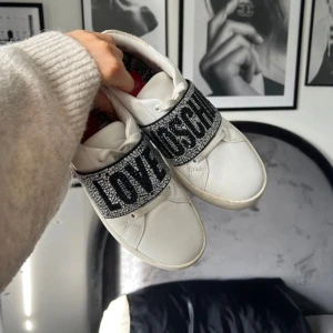 Moschino skor - Skor från Moschino i storlek 37