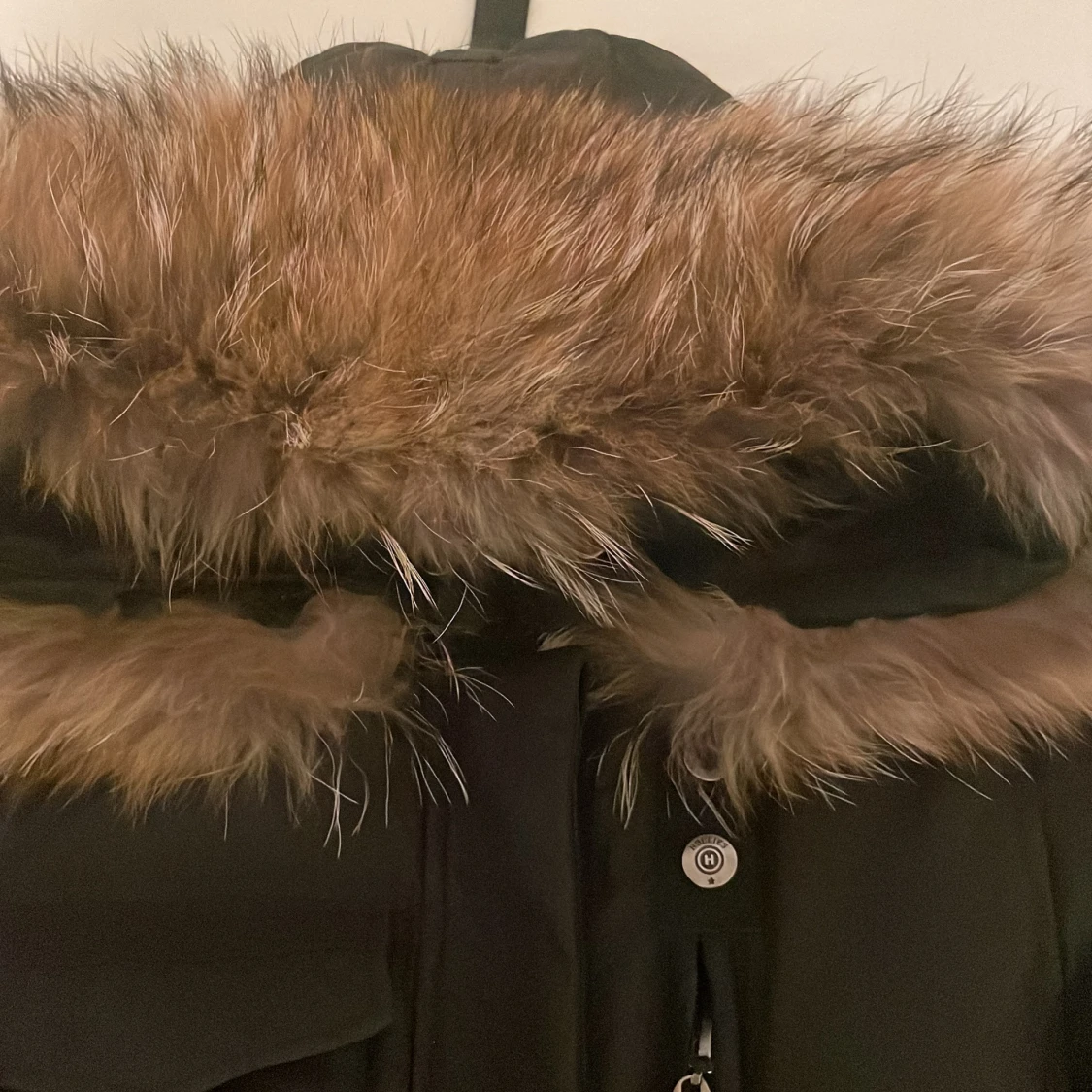 Svart vinterjacka med päls från Hollies - 1