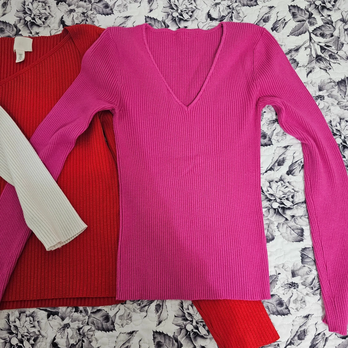 Tre ribbade långärmade tröjor - 1