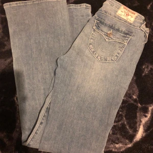 True religion jeans  - Helt nya, endast provade. Inköpta på Raglady för 1300kr, kvitto finns 💞 hör av dig gärna om du har några frågor eller är intresserad!❤️