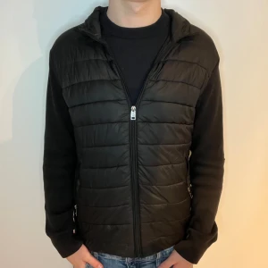 Cardigan från mango - Mango cardigan | storlek S | skick 7/10 | fraktar via valfrit ombud på köparens bekostnad | hör av dig vid funderingar 