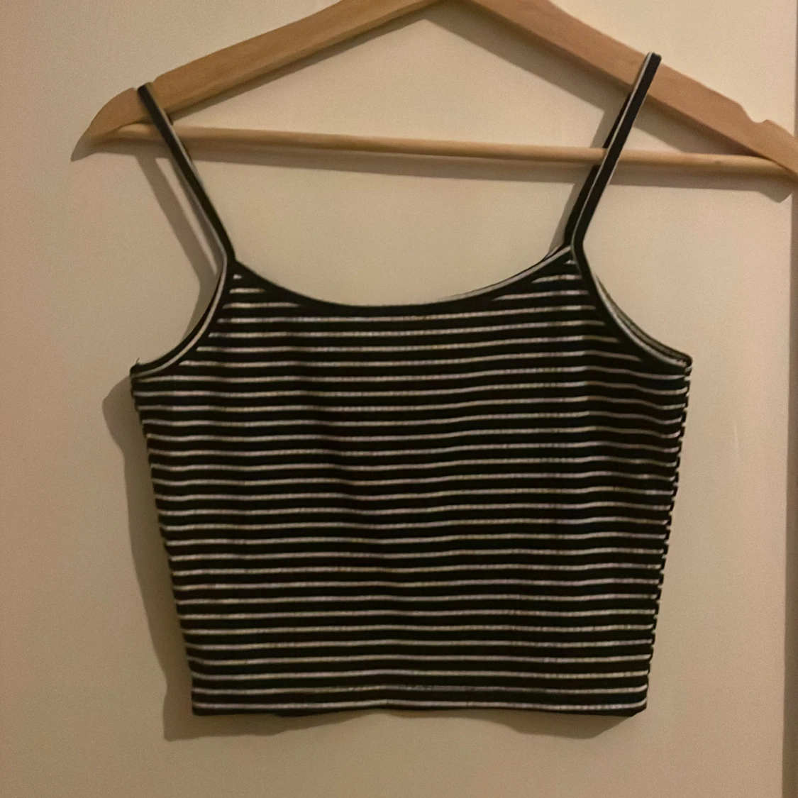 Svartvit randig croppad linnetopp - 1