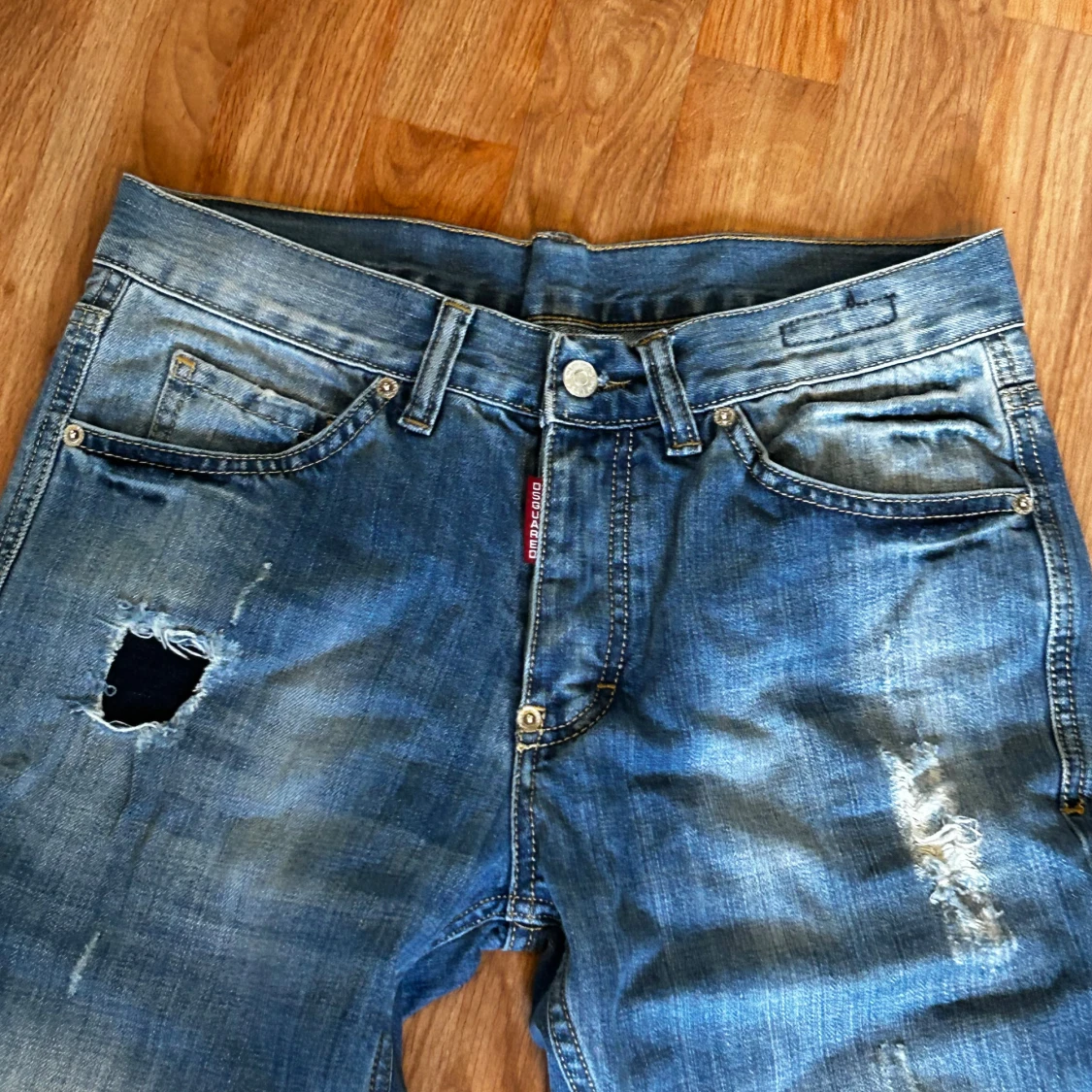 Blå Dsquared jeans med slitningar - 1