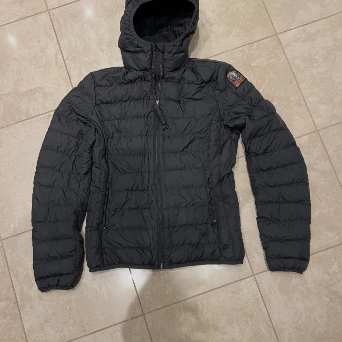 Svart dunjacka Parajumpers Yunior-Large