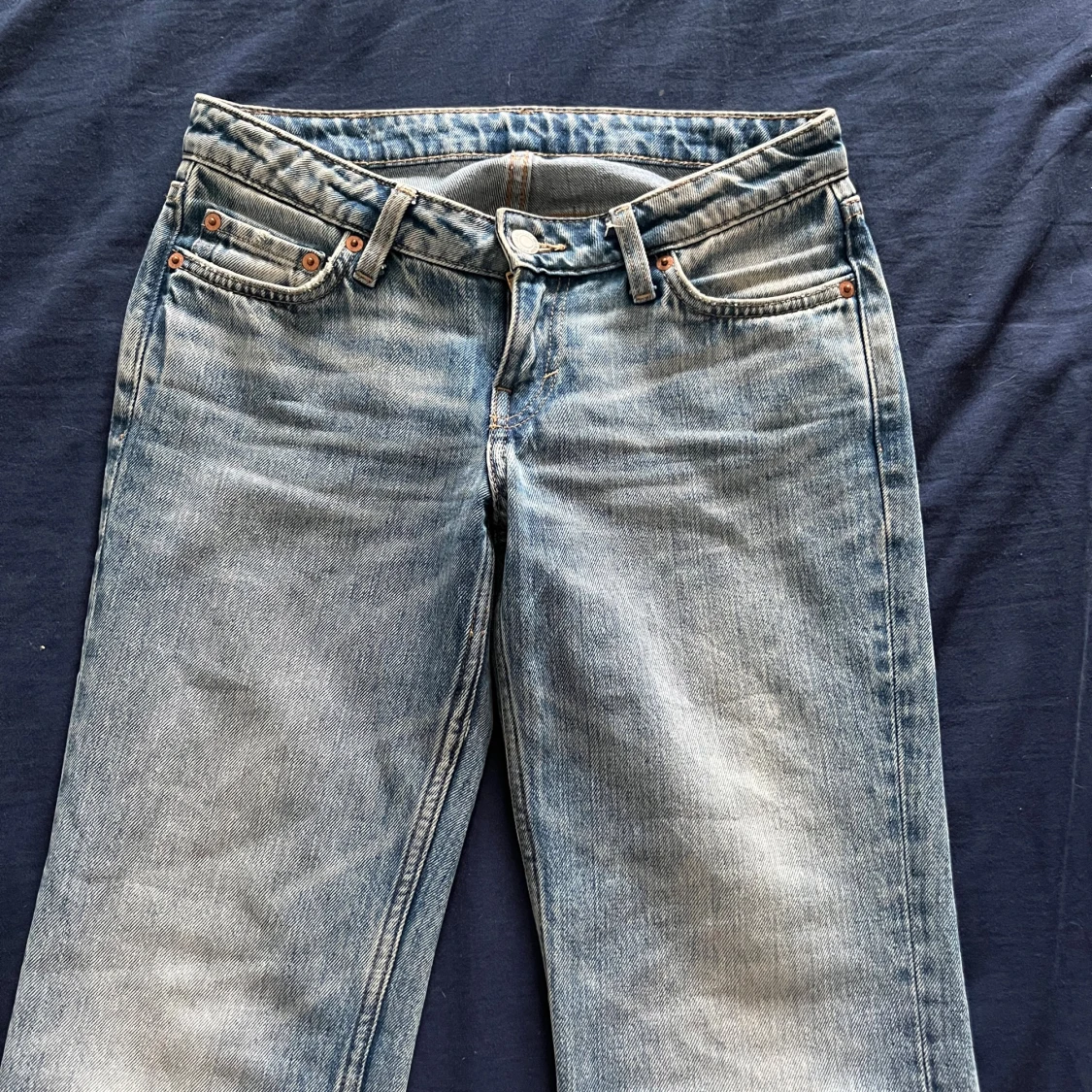 Weekday bootcut jeans ljusblå