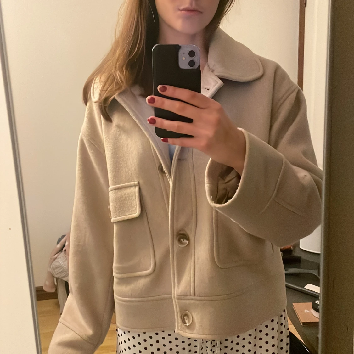 (Intressekoll) Beige jacka med pälskrage - 2
