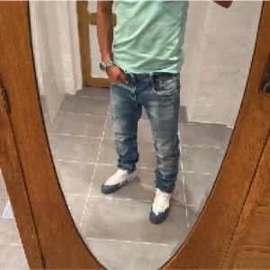 Replay jeans  - Ett par snygga byxor från Replay i storlek W33 L32 i modellen Anbbas 