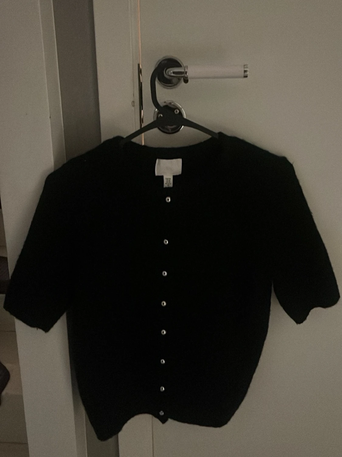 Svart kofta från H&M med knappar