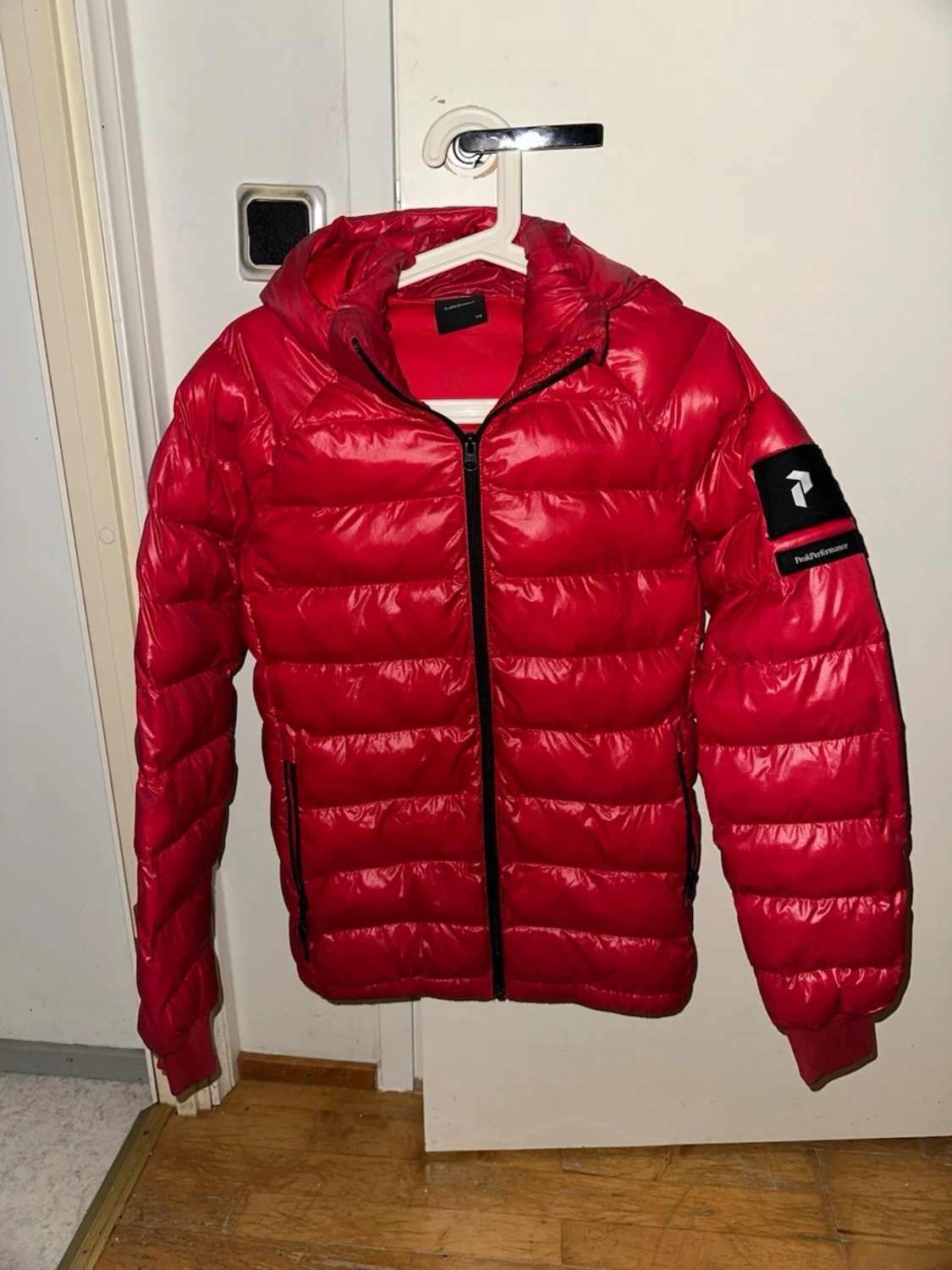 Röd Peak Performance pufferjacka