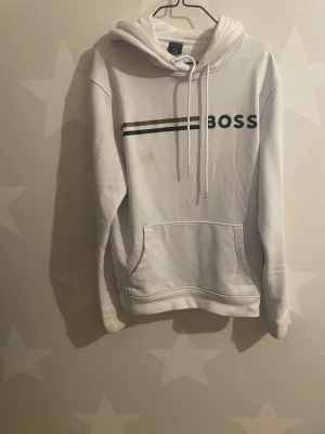 Boss hoodie - En Hugo boss hoodie som inte passar mig längre men inget fel på den helt ny använt 2-4 gånger 