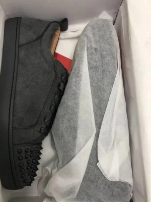  Christian Louboutin - Fick dom present men dom var för stora för mig allt kommer med boxen och påsen . Kan diskutera om priset LITE 