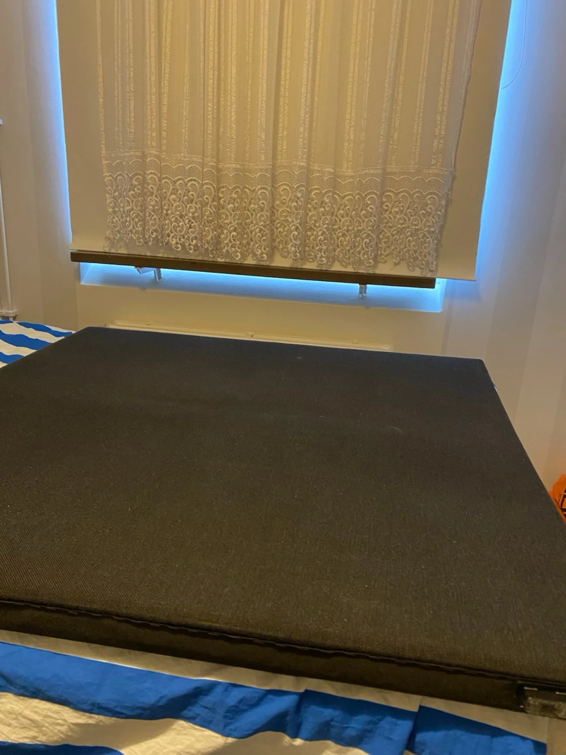 Svart väst i bomull