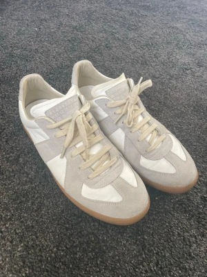 Maison Margiela Gats - Säljer dessa sjukt feta Maison Margiela gats! Skicket är vädligt bra! Knappt täcken på användning! Storlek 40 fits 41! 100% äkta! Kvitto finns!