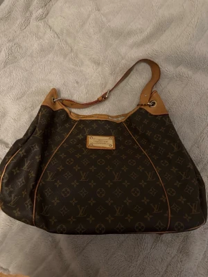 ÄKTA luis vuitton väska - Pris kan diskuteras (orginal pris 7599) 