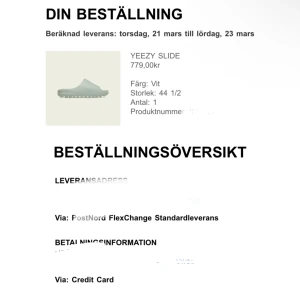 Yeezy slide - Helt nya och oanvända. Skickas exakt som från adidas. Dom är stora i storleken så det passar bra till 42-44Hör av er vid några frågor 