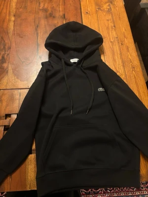 Lacoste hoodie - Helt ny fräsch. Storlek S