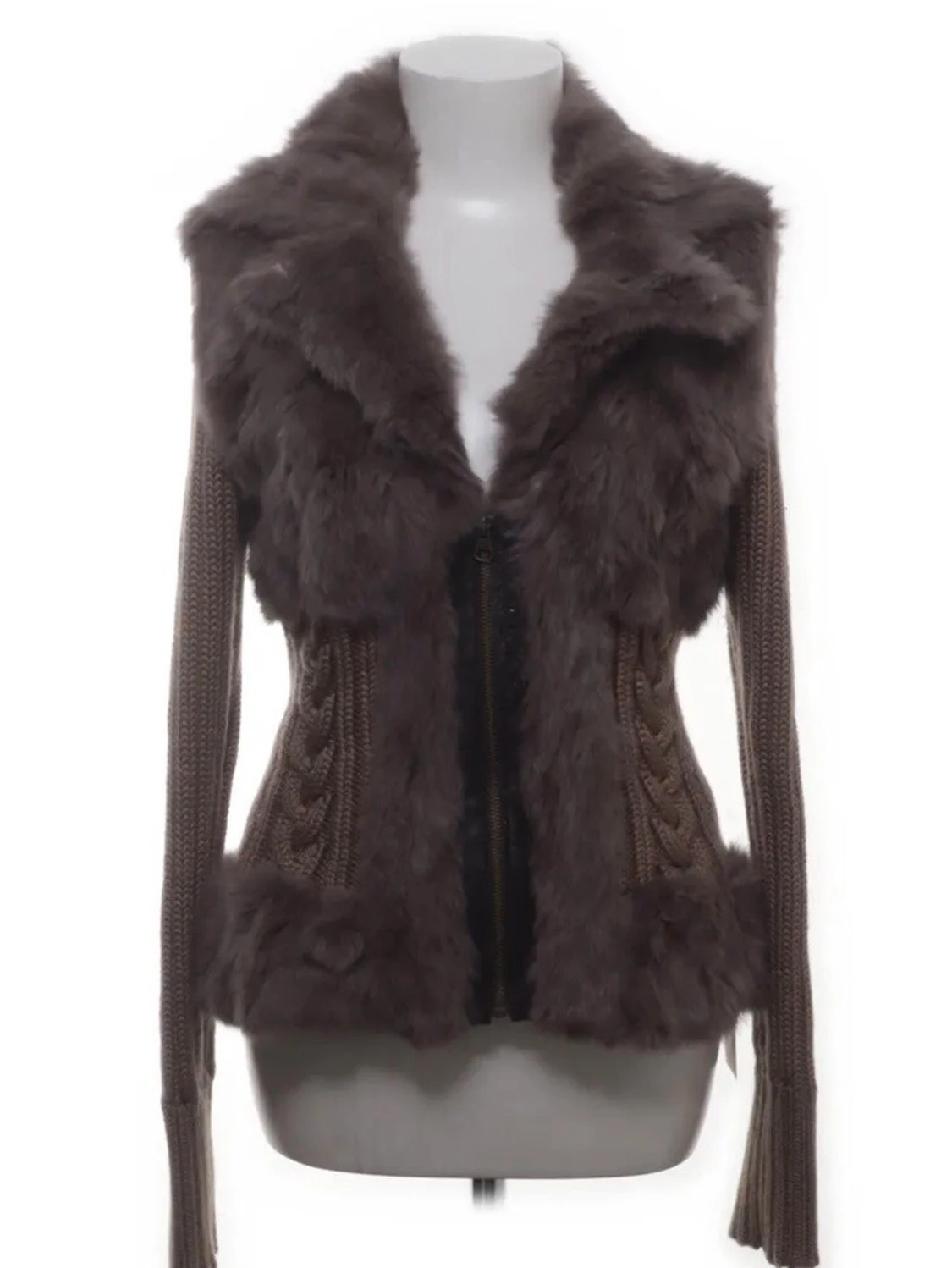 Brun pälsjacka med stickade detaljer