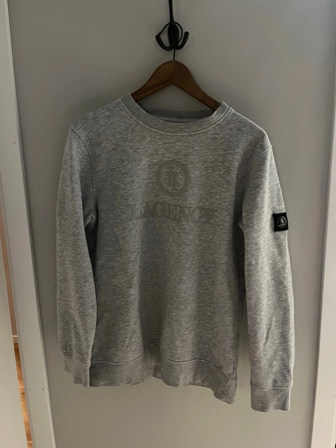Grå sweatshirt från Lagency, S