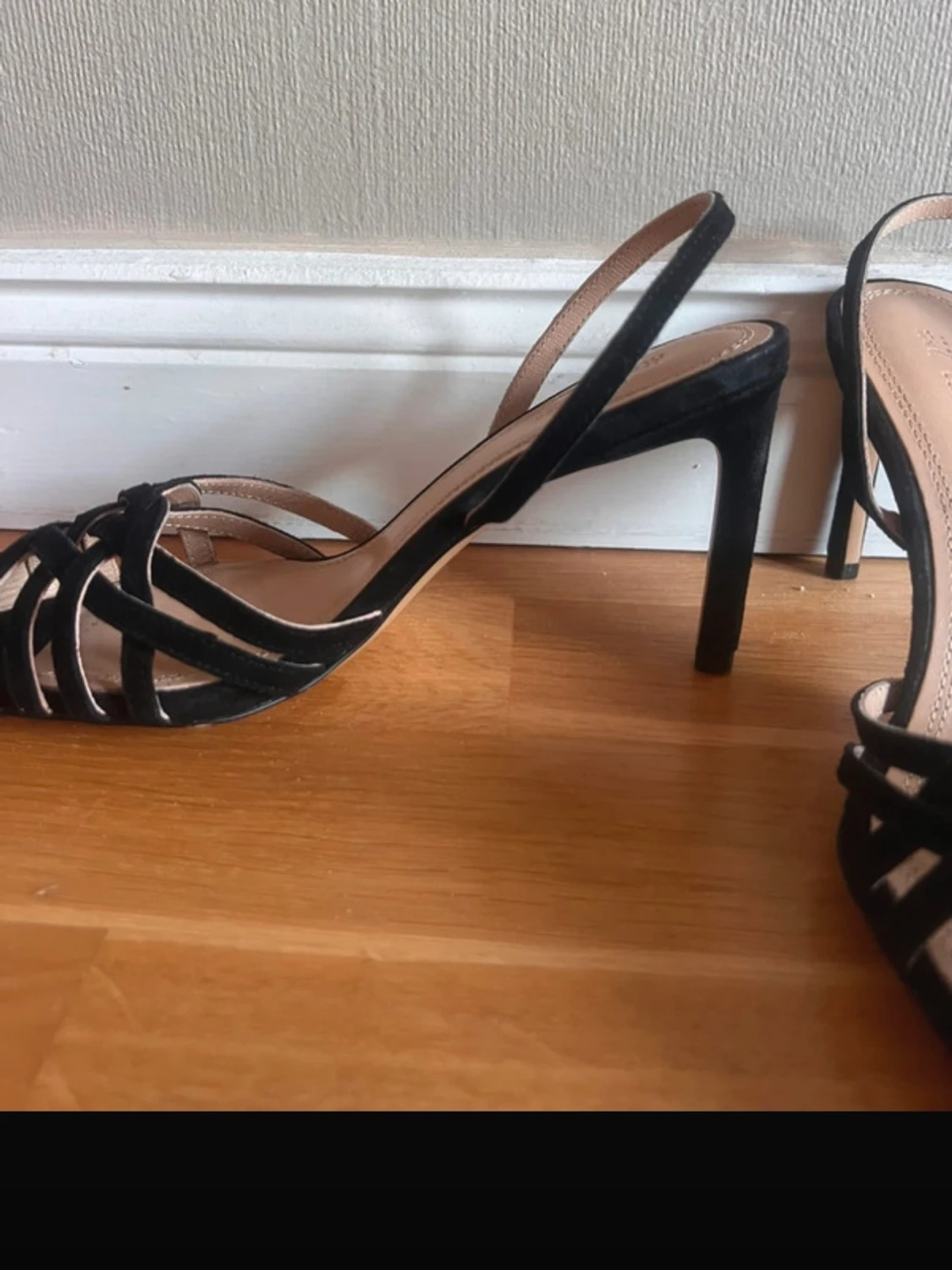 Svarta pumps i mocka från H&M - 3