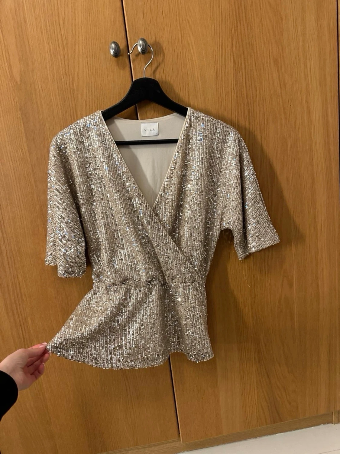 Glittrig tröja från Vila - 1