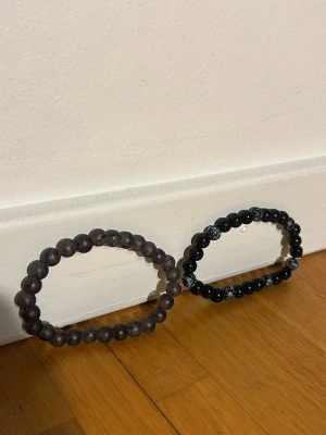 Pärlarmband -  två armband med pärlor