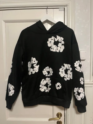 Denim tears hoodie - Nästan helt oanvänd hoodie, Inga defekter och i storlek S. 