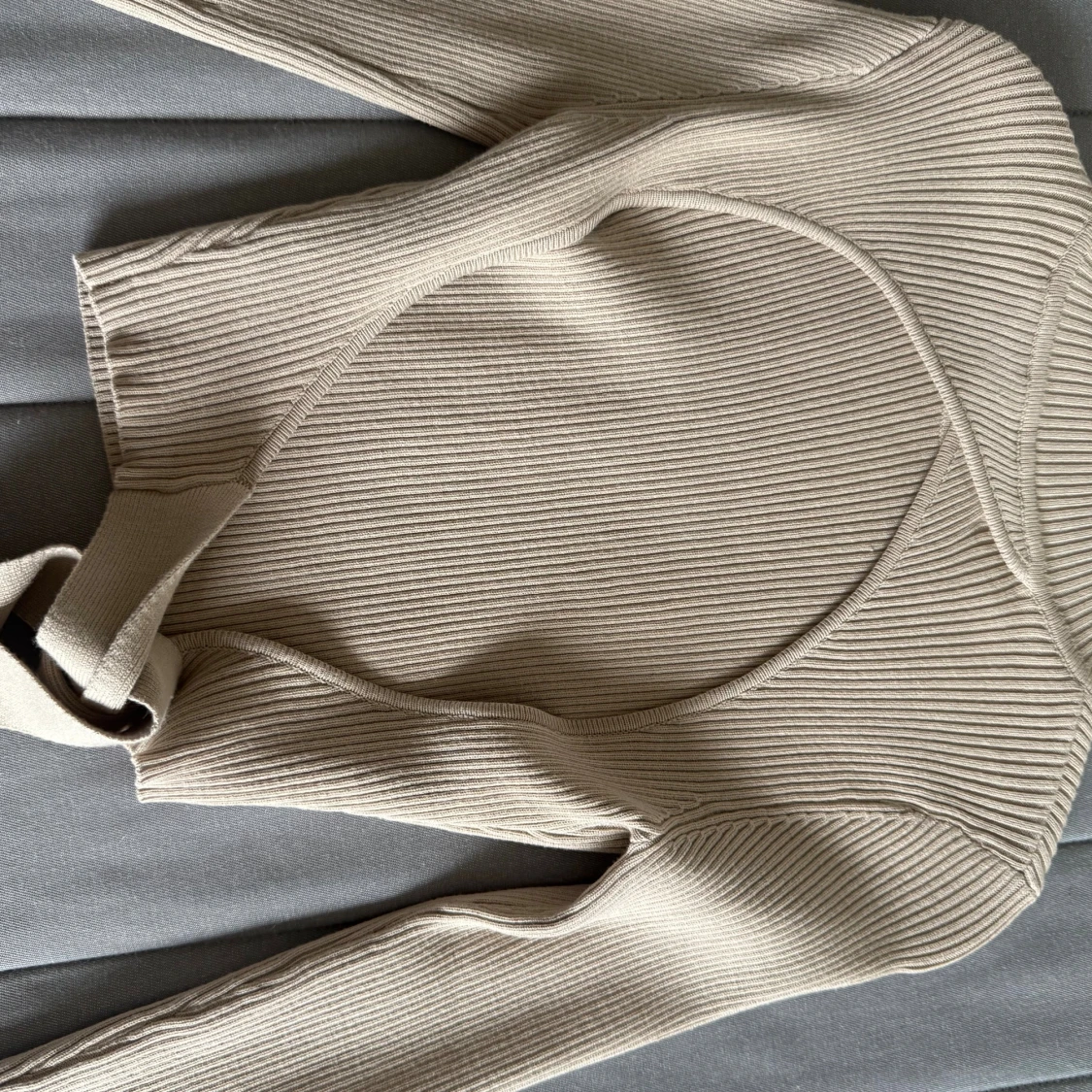 Beige ribbad långärmad tröja - 1