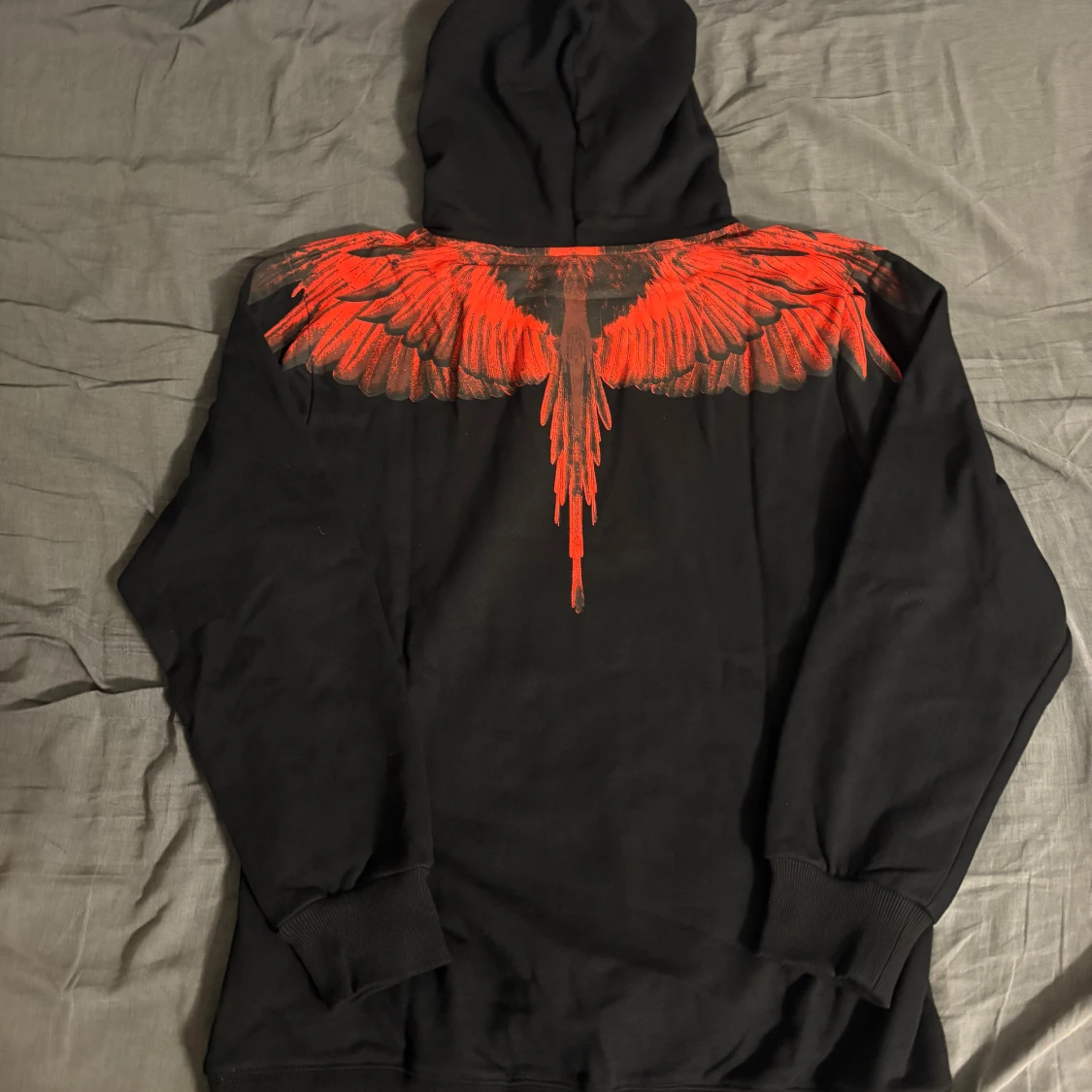 Marcelo Burlon svart hoodie med röda vingar - 1