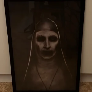 The Valek tavla (The Conjuring) - Säljer en riktigt snygg tavla på The valek från filmen ”The Conjurnig”.  Storlek: 60x90cm   Tavlan är gjord i trä och hängbar från sidan och längden, så är det plast och inte glas.   The Valek: 2D platt canvas poster  Vill du ha mer information är de bara att höra av dig:)
