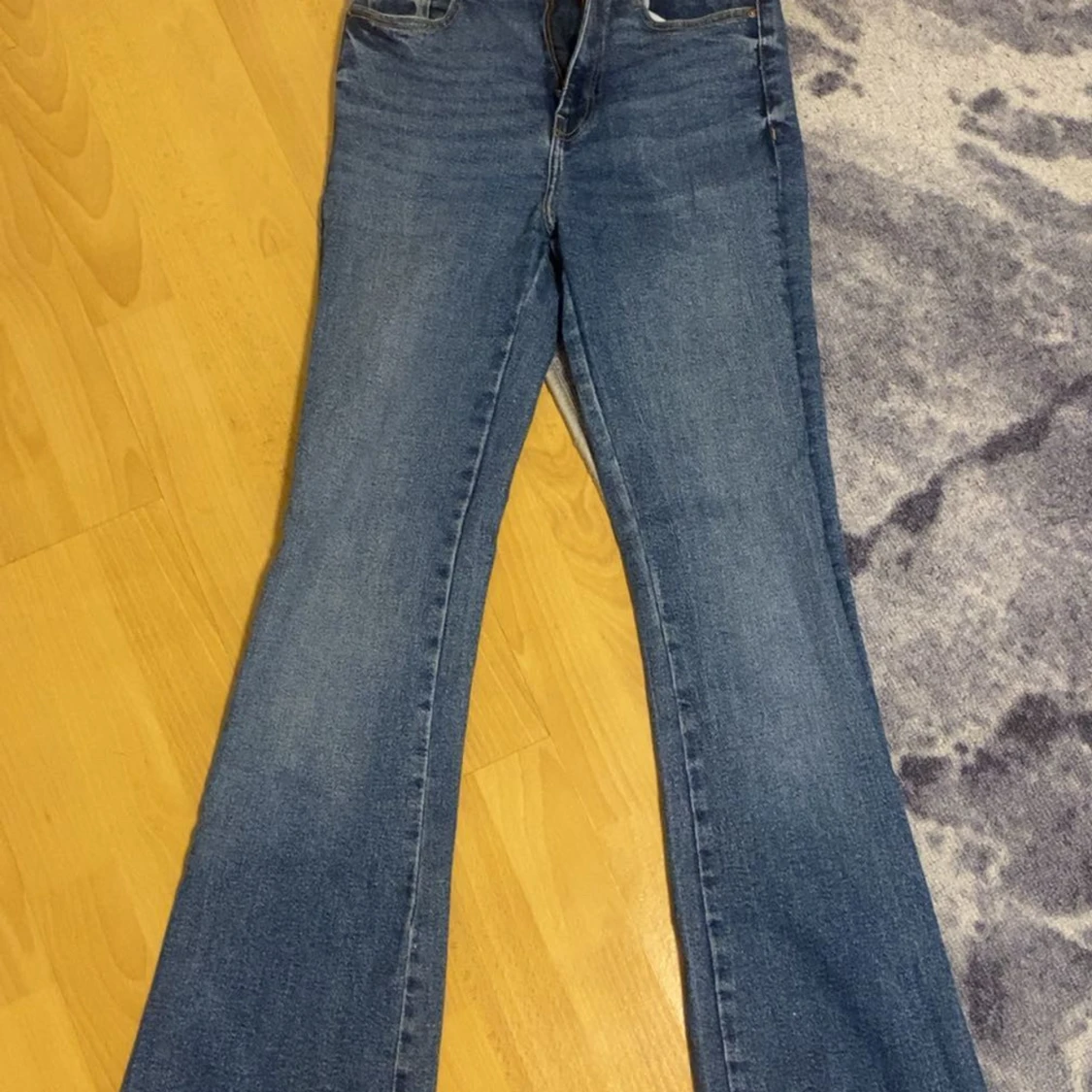 Blå bootcut jeans från Zara, stl 36